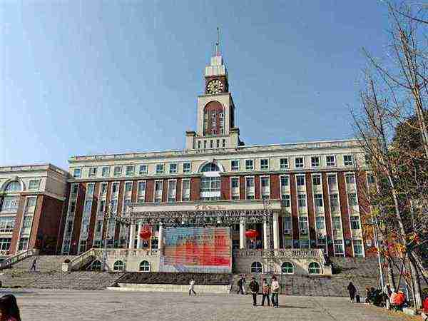 成都理工大学广播影视学院任丽 