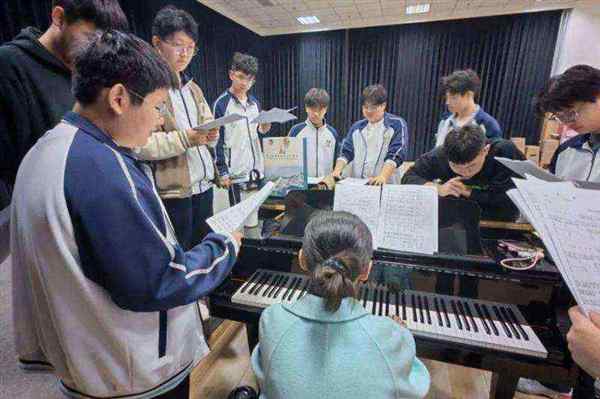音乐系学生教室合唱视频
