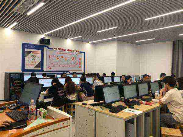 金融分析师的工作地点是什么