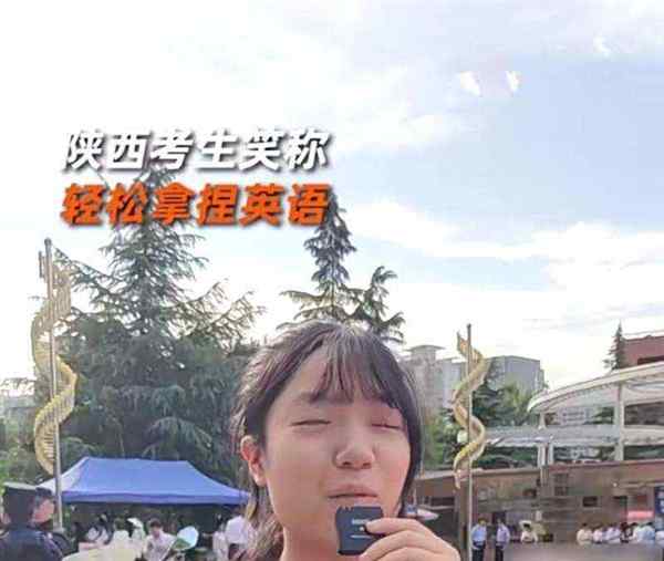 我们在她考试前都讲英语翻译