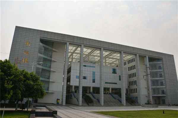 四川现代职业学院学费