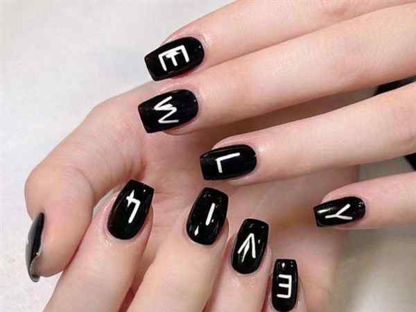 美甲用nail还是nails