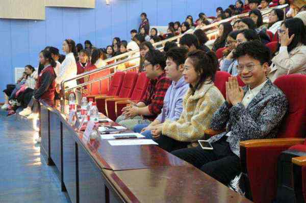 广西师范大学漓江学院黄方方