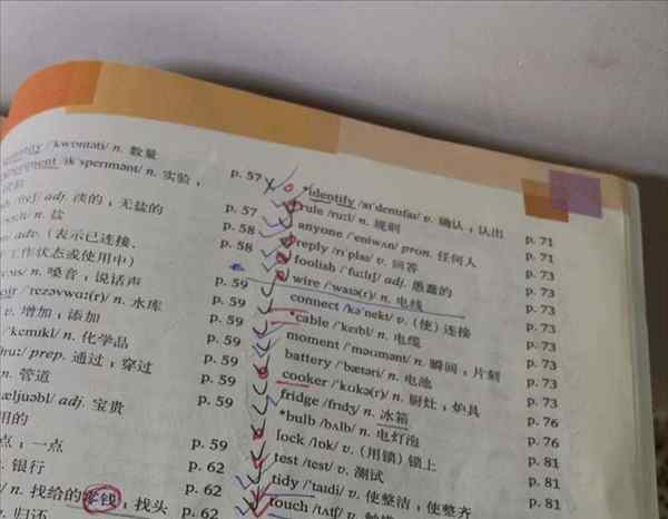 7点30分的英语怎么写两个方法