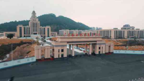 松山学院学费多少