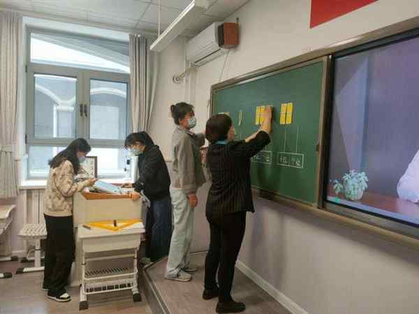革新里小学校长